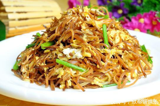 鸡精少许|1个咸菜2个鸡蛋,大厨教你新吃法,咸菜又脆又香,比吃肉过瘾