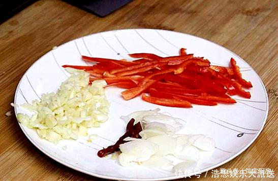 天热吃啥都没胃口,来试试这碗炒面,好吃不粘连,真解馋