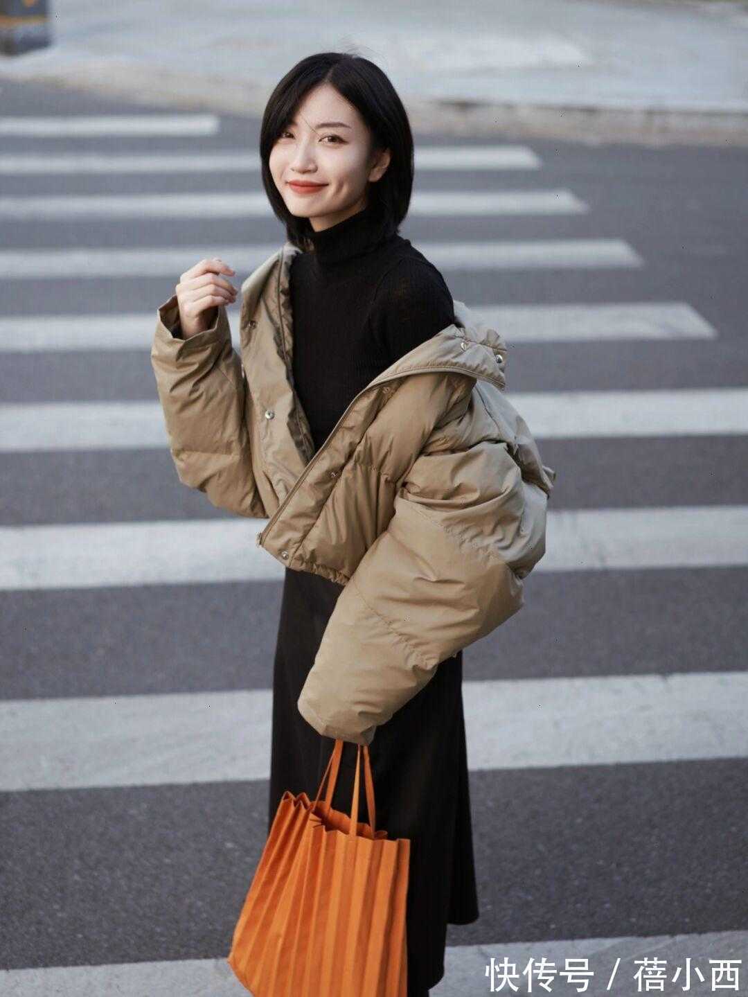 小白鞋|想穿羽绒服的女生看过来,分享4组极简风穿搭look,让你告别臃肿