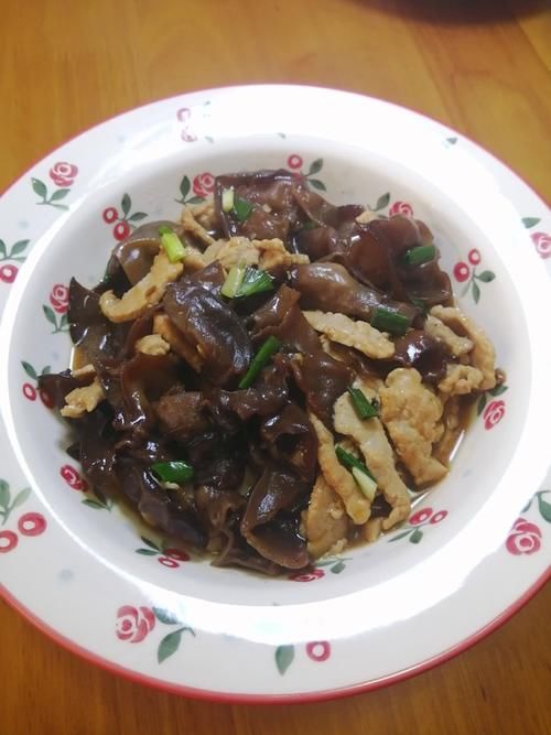简简单单也不失美味~~木耳炒肉丝