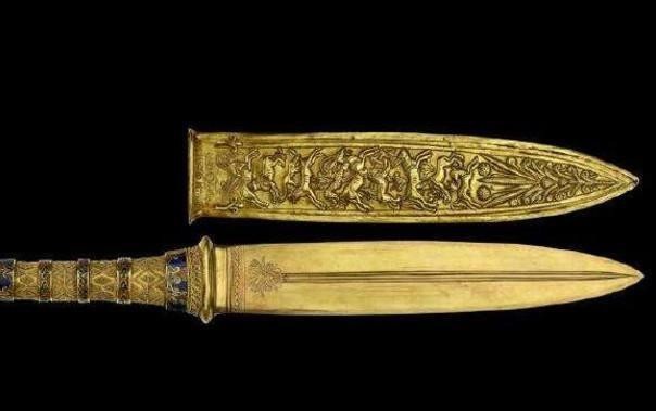 古埃及法老墓出土“神物”,黄金面具是其一,另一件不是地球之物