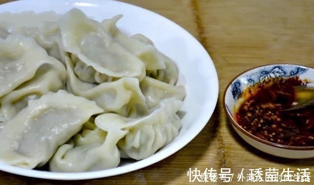 天冷了,我家就爱吃这馅料饺子,比韭菜茴香好吃,整个冬天吃不腻