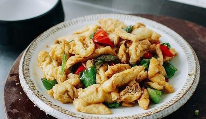 美食精选:腐竹红烧肉,虎皮鸡爪,椒油炝莴笋,油豆腐炒辣椒做法