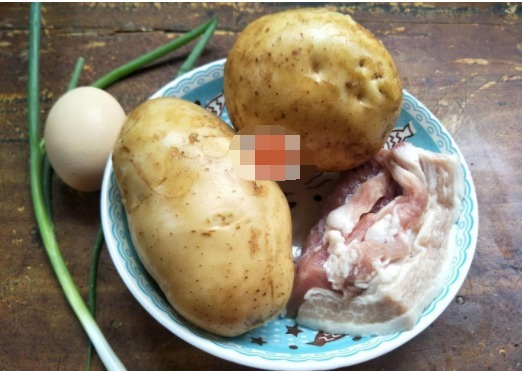 这才是土豆最好吃的做法,教你一招,外酥里嫩,又香又脆又好吃!