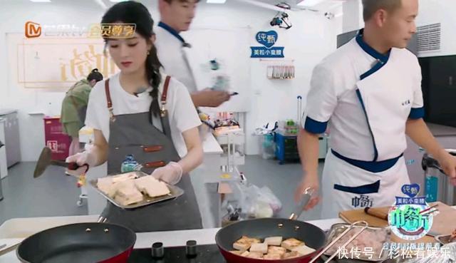 《中餐厅》这伙员工不好带，两个人脚不沾地，一个人干得少睡得早