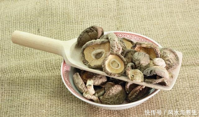 买香菇,挑大的还是小的牢记“3买3不买”,谁也不敢忽悠你!