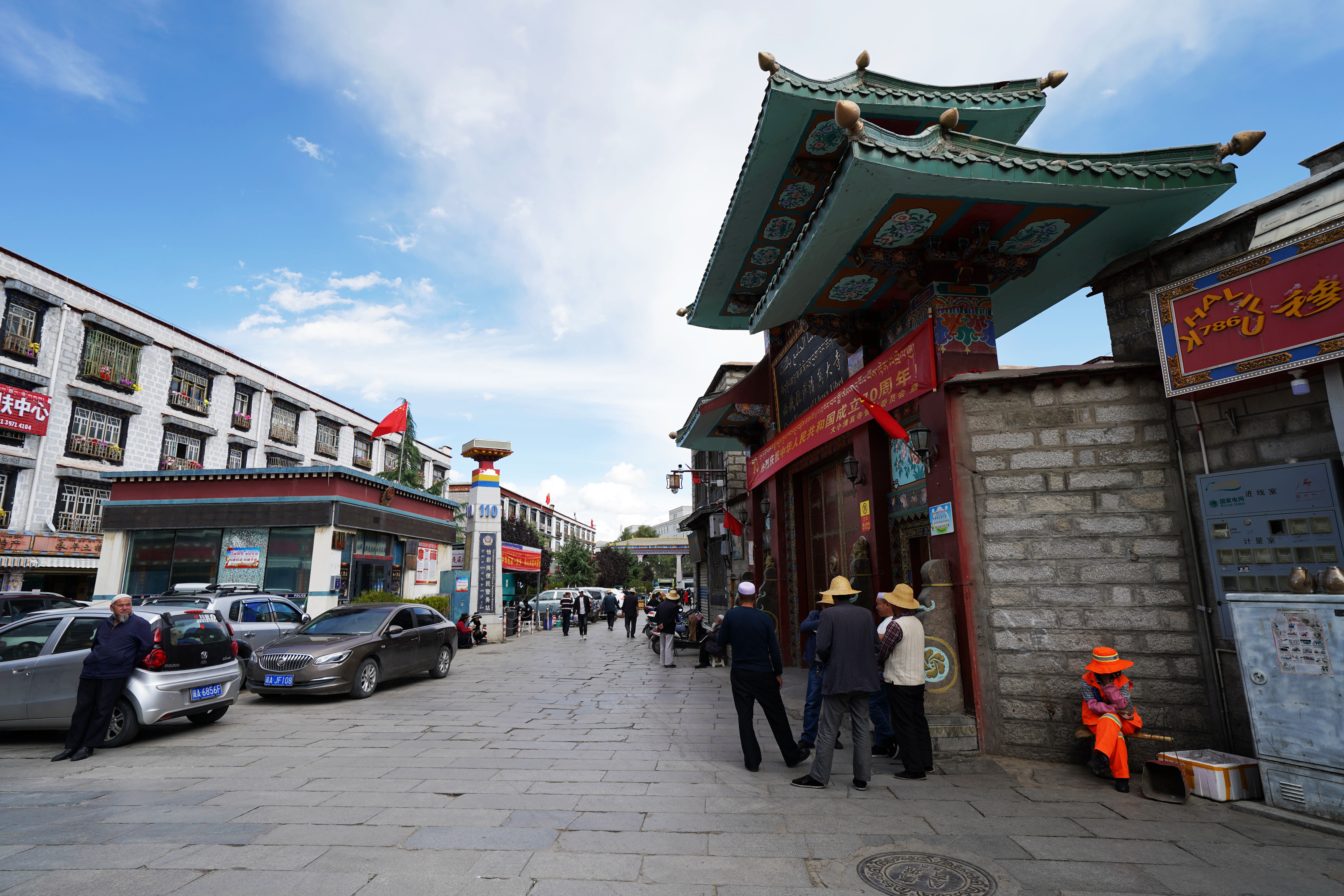 大昭寺|【80天单人单车环藏之旅】观览佛教圣地大昭寺，八廓街猎摄盛装美女