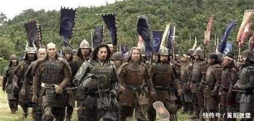 平番得胜图&古代战争中,士兵盔甲厚重为何还要背一支护背旗?专家:不背会死