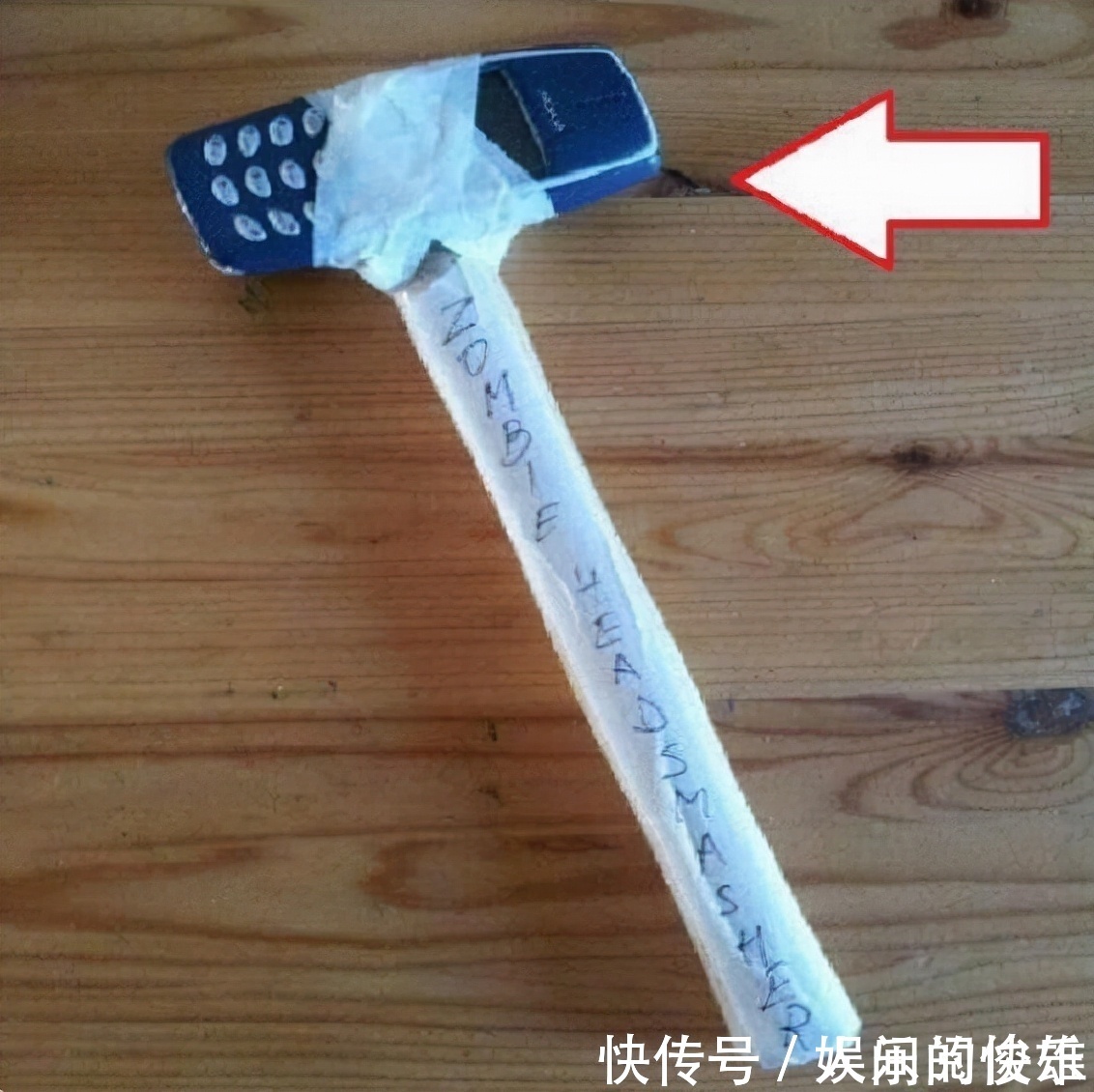 |搞笑GIF趣图:老爷子成功的把榴莲吃出了芥末的味道!