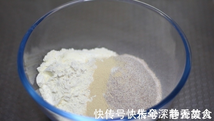 只需一根筷子，轻松做出层次分明，松软香甜的花卷，家人特爱吃