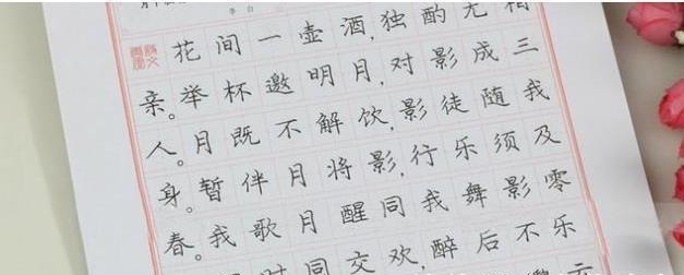 高中生!高中生独创“楔形”字体火了,没有一笔是拐弯,老师看后浑身不适