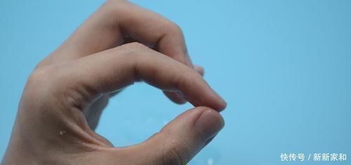 手指被502胶水粘住怎么办?学会这诀窍,胶水立马融化,太实用了