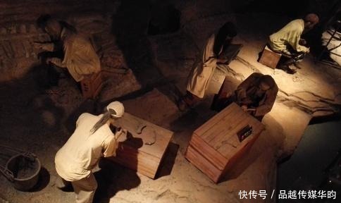 皇后墓出土一“神帽”,上边有13棵金树,留下难解历史之谜!