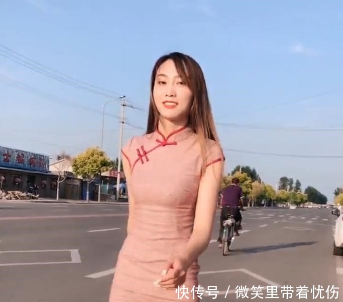 别看了大哥,你的自行车不能让她笑!