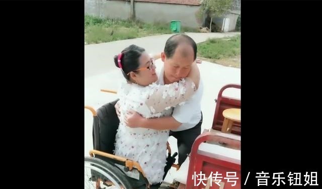 吕娟|6年前那个坚持要当妈妈的无腿妻子,诞下双胞胎后,如今活成这样