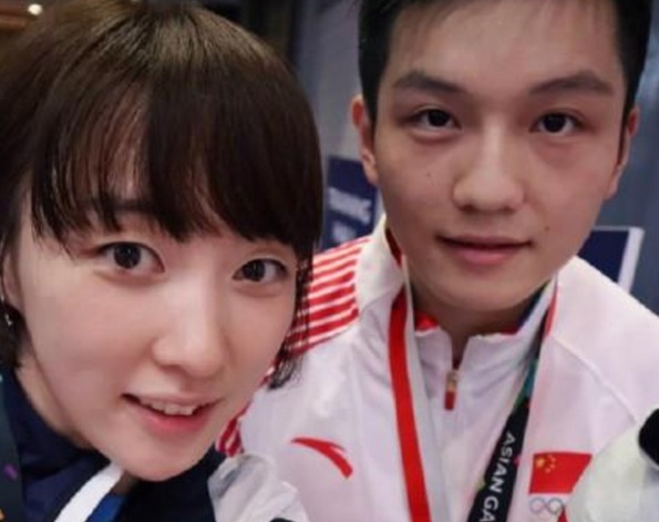 韩乒|樊振东魅力有多大？韩乒2位美女追星樊振东，一人想和东哥打混双