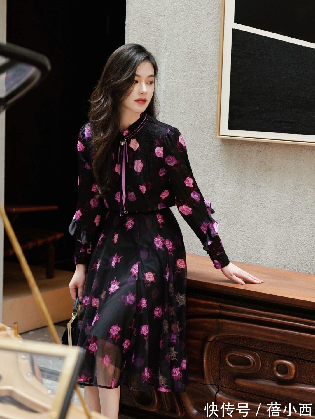 丝带状|早春的第一条连衣裙你准备好了吗?时尚博主的穿搭思路,总结好了