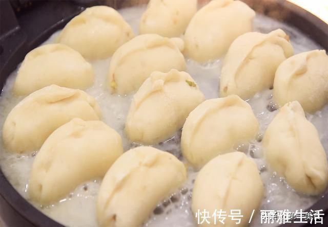 电饼铛|家常水煎包，学会和面、煎制的技巧，自己在家也能做，想失败都难