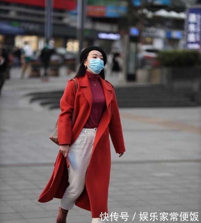 丰润|近看丰润的牛仔裤美女，增强了气场，质感十足