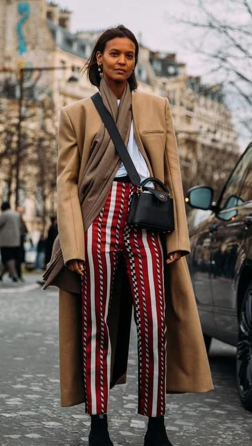 ?女人到了中年，穿衣打扮要“得体”，更要学会不装嫩也不显老