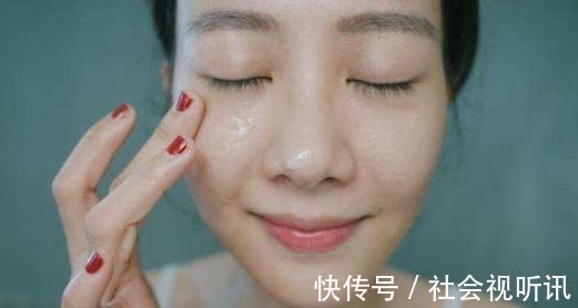 爽肤水|精华液直接就往脸上涂怪不得无效还伤脸,这三点错误一定要注意