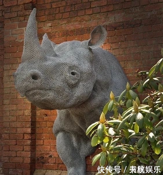 铁丝&她用镀锌铁丝,创作栩栩如生的动物雕塑,逼真程度令人惊讶