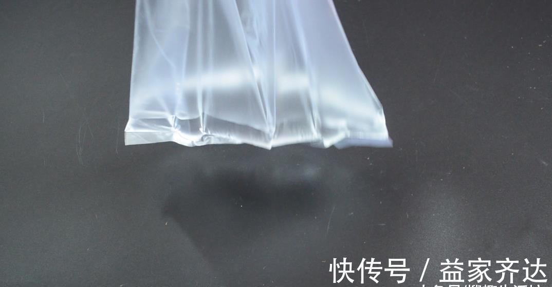 花草|花盆上放一个塑料袋, 没想到还有这个妙用, 看完这招你会感谢我的