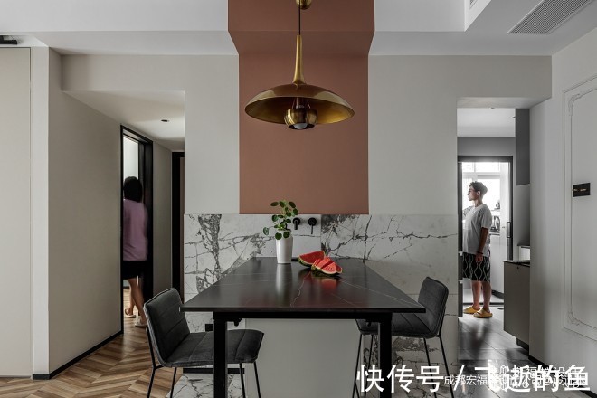 轻食简餐|90平米2居室如何做到潮流混搭风