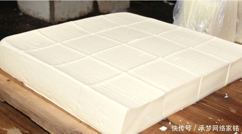 在家做冻豆腐，必须要记住一点“先蒸后冻”，蜂窝大不粘连！