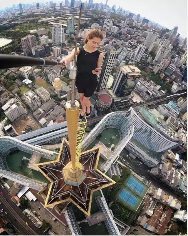 老年|让人肾上腺素飙升的18张图，看到第一张我就腿软了！