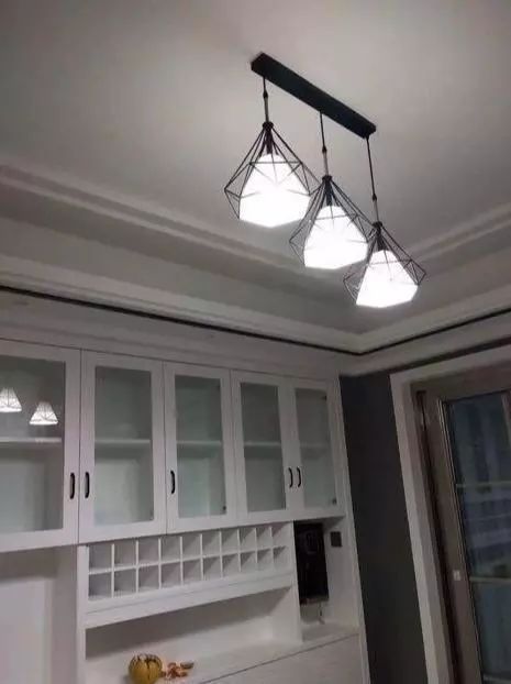 新家|朋友15万装修的新家，越看越耐看，亮点是卫生间半嵌入设计！