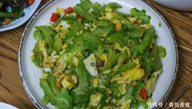 周末家人团聚，我做了6荤2素，一家人吃了一大锅米饭！