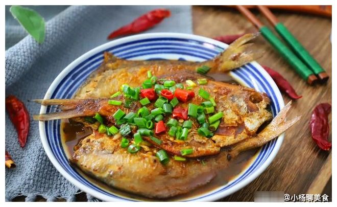 不管炖什么鱼，两种调料不能放，不然鱼又腥又难吃，看完别再错了
