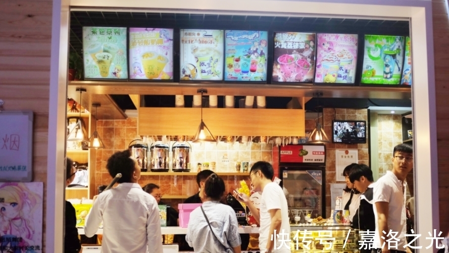 美团外卖|马云曾说10年内实体店要倒一半，今逐渐成真，那将来什么会崛起？