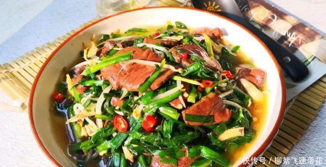 春天，多给家人吃这菜，简单炒一炒，补血补铁，营养美味对身体好