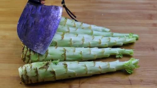 莴笋最近火了,这样做实在太好吃了,一次秘制3斤都不够吃