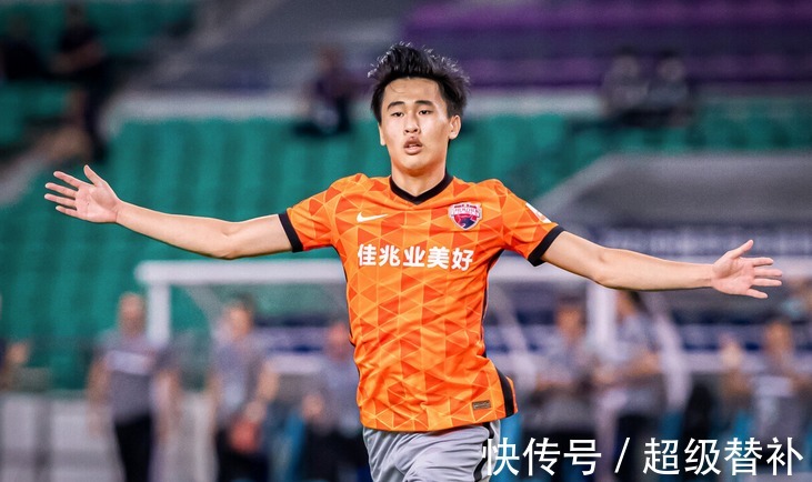 新星|已获2大名宿推荐!21岁前英超新星“转籍”顺利,将踢12强+亚运会