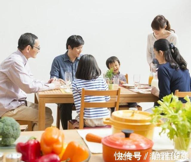 老人|晚年不被养老的老人,多数都有这几个特征,不被孝顺也是自找的