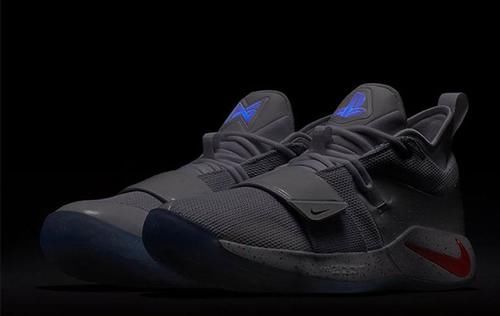 耐克PG 2.5联名索尼篮球鞋，最大的亮点依然是呼吸灯！