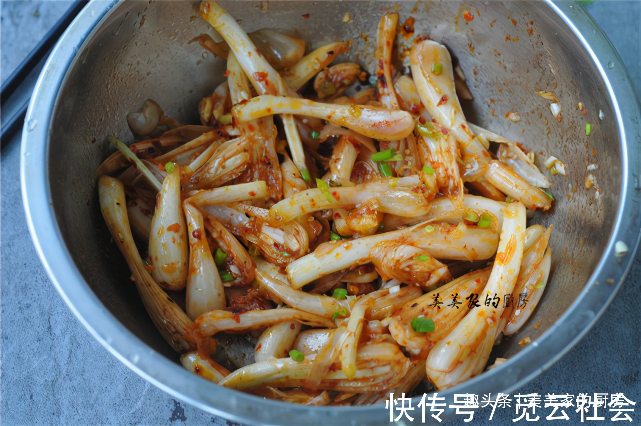 藠头|集市上碰到此物别手软，一次买10斤，拌一拌就能吃，爽脆开胃！