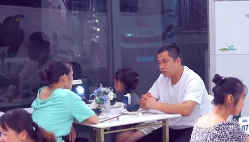 宁静|《中餐厅》:黄晓明把店长干成了厨师,遭责怪还要带全员去哄宁静