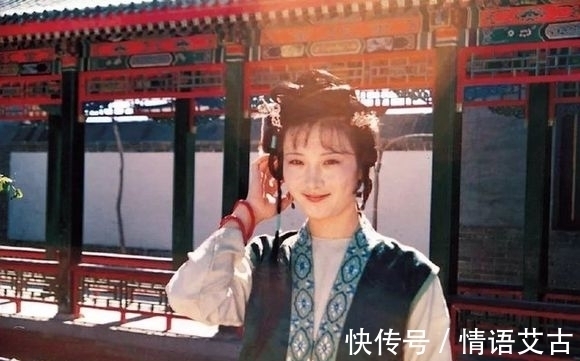 素云&贾母的饭桌上,先哭穷再怒怼,前后矛盾的鸳鸯有多少心计和势利?