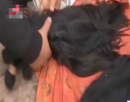 三百元女子将长发卖了 嘱咐对方不要剪太短 结果蒙着脸求助记者