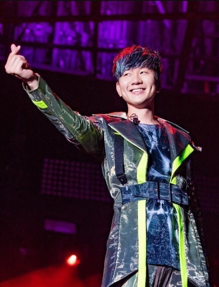 华晨宇|华语乐坛歌手热度排名:华晨宇第四薛之谦第二,榜首毋庸置疑