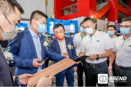 工业化|科技创美生活丨三棵树小森科创板荣获“2021中国定制家居行业产业链峰会优秀企业”称号