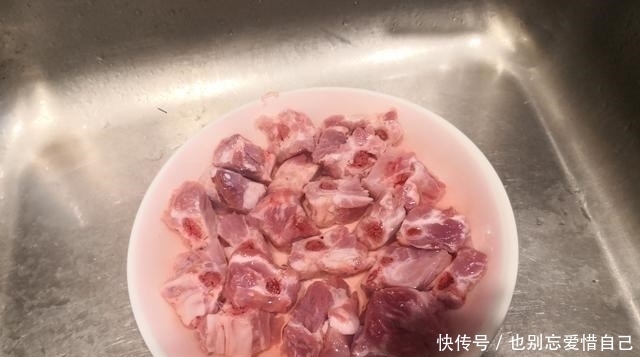 广州一家四口的午餐，4菜1汤，家常味道吃得香，晒图都夸孝顺贴心