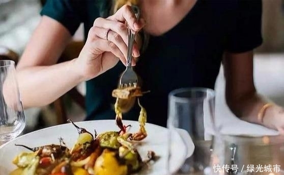 岁后|50岁后,若拥有3个“共性”,易长寿,你若占一个,那也不错了