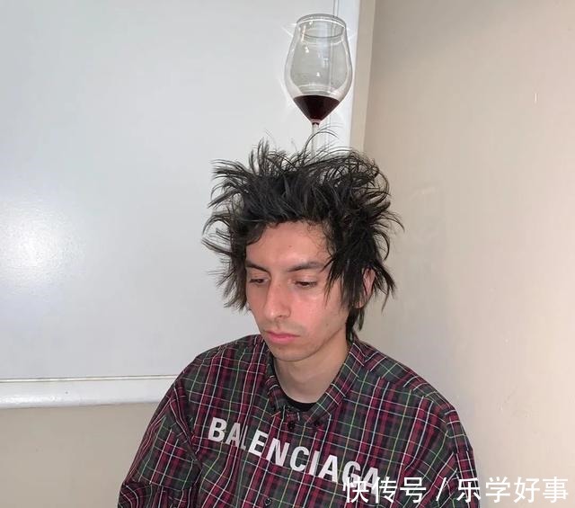 板仔|撩LV总监,穿10W天价球鞋,他是我见过最“烧钱”的板仔!