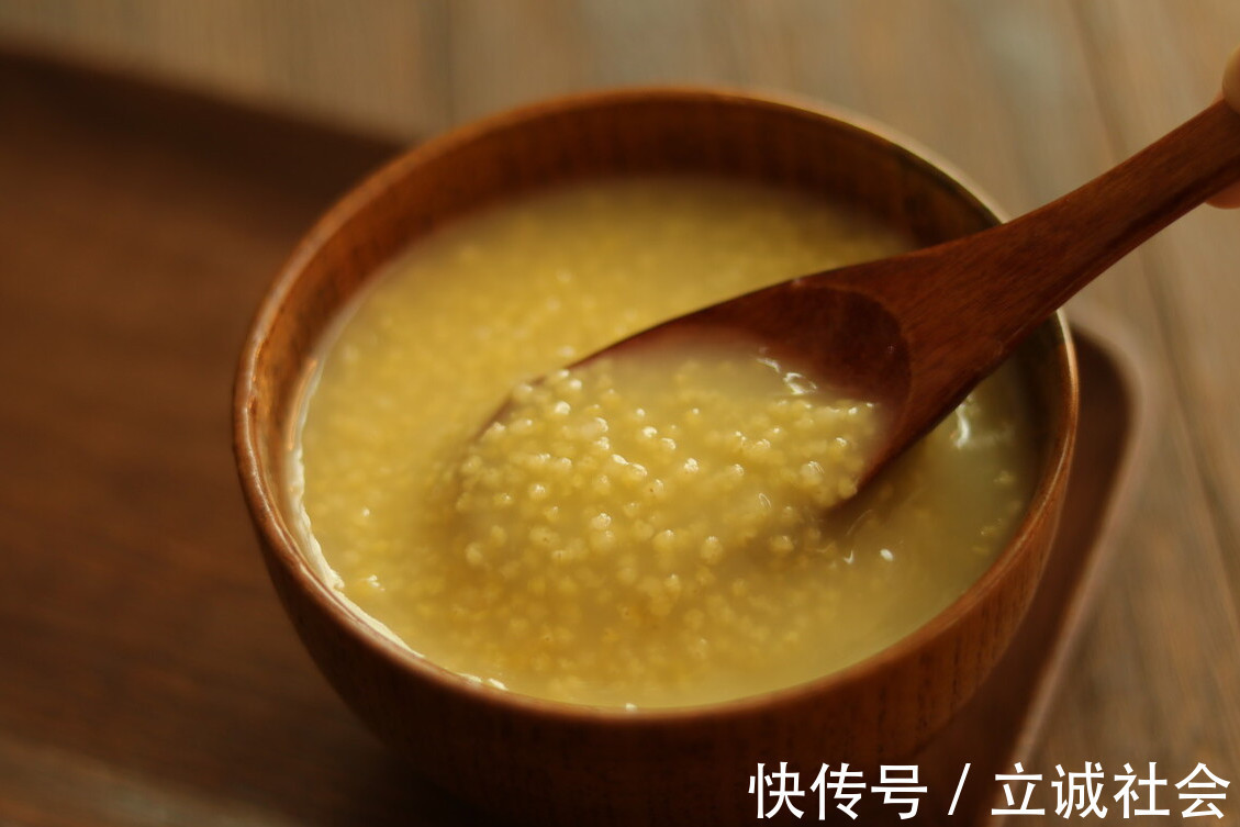 小米粥|熬小米粥，最忌直接下锅，学会2个窍门，米粥香浓好喝，还有米油