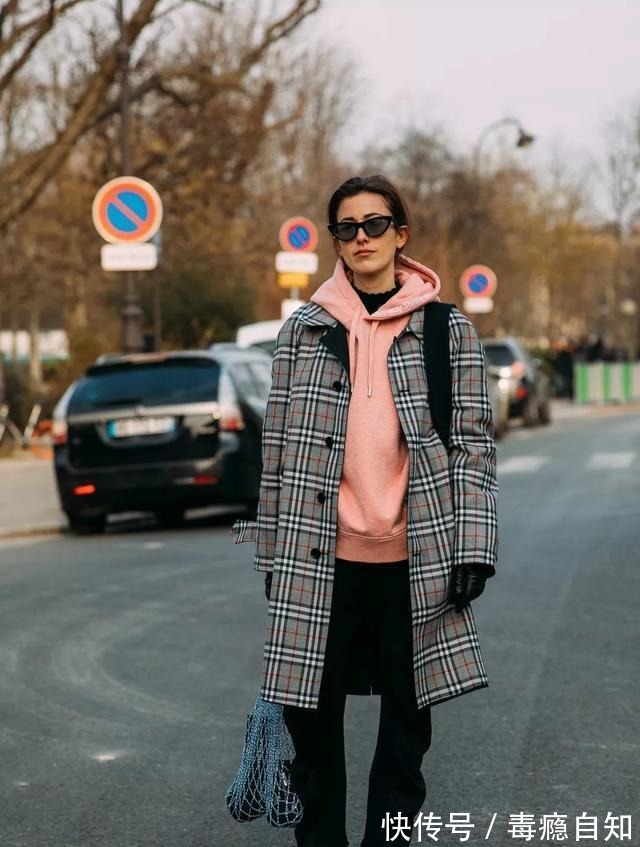 猫姐 大衣里穿什么讲真,这3件单品两两叠穿,解锁N种大衣穿搭!